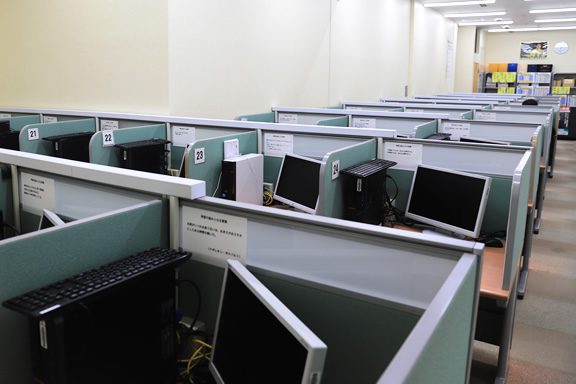 高卒浪人生専用個別ブースで集中学習できる